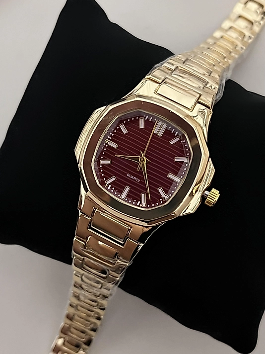 İçi Bordo Kare Gold Saat