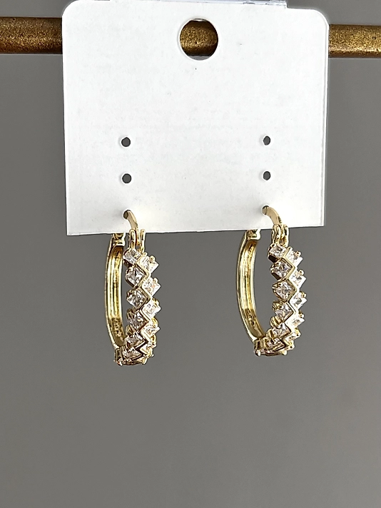 CM Taşlı Halka Küpe