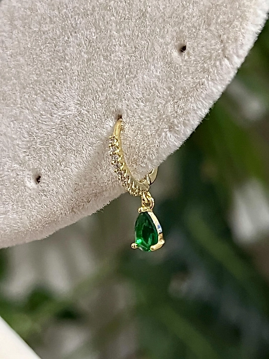 Yeşil Taş Detaylı Sallantılı Pearcing