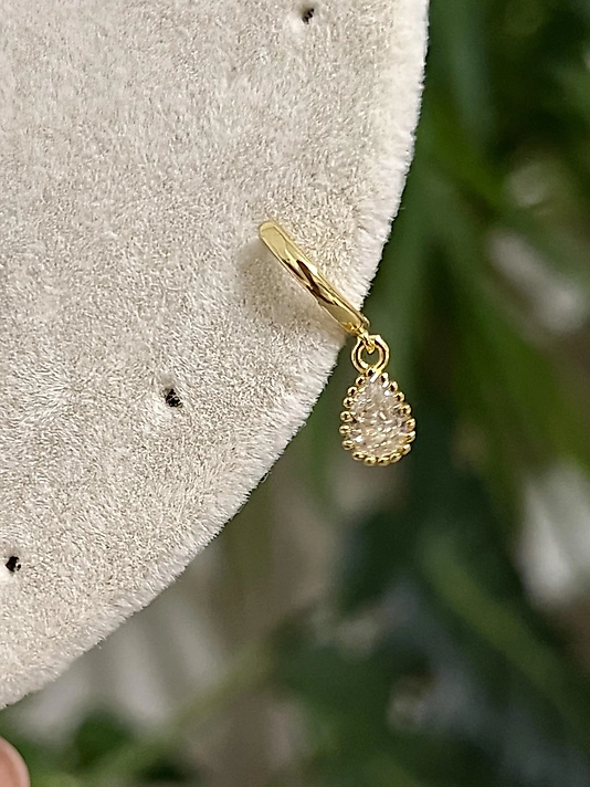 Beyaz Taş Detaylı Sallantılı Pearcing