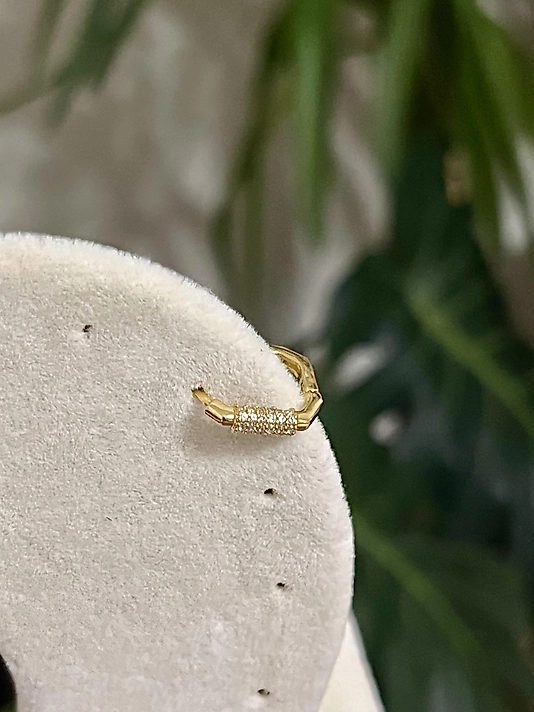 Taş Detaylı Köşeli Pearcing