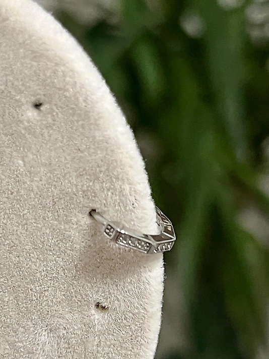 Taş Detaylı Sallantılı Halka Pearcing