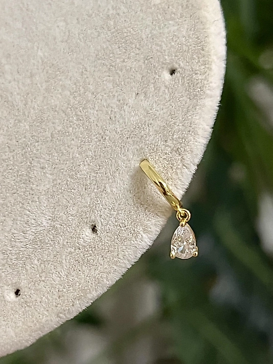 Beyaz Taş Detaylı Sallantılı Pearcing