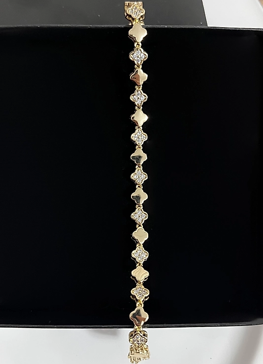 CM Taşlı Yonca Bileklik