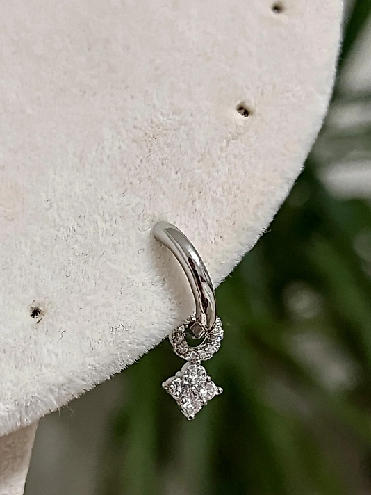 Taş Detaylı Sallantılı Halka Pearcing