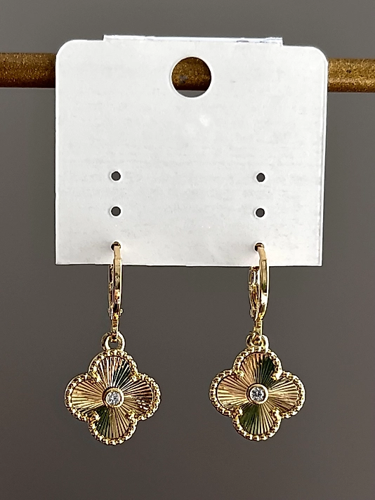 CM Sallantılı Yonca Küpe