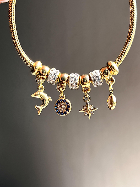 Çelik Gold Charmlı Bileklik
